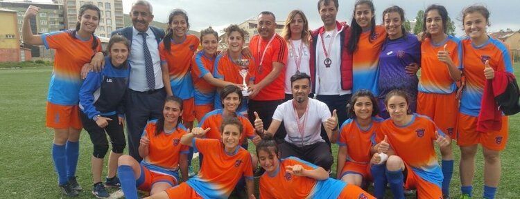 Genç kızlar kadın futbol takımımız ilk 8’de