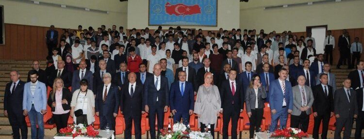 Üniversitemizde “Yüzde Yüz Millî Düşünce, Yüzde Yüz Yerli Üretim, Doğru Tercih” paneli düzenlendi