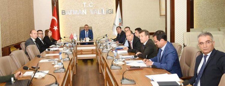 Batman Valisi ilçe kaymakamlarıyla bir araya geldi