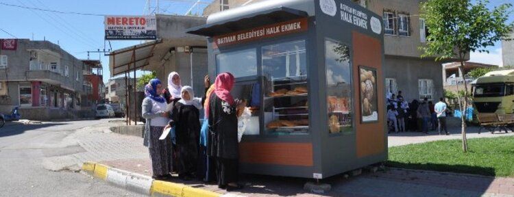 Belediyenin ücretsiz ekmek dağıtımı hizmeti başladı