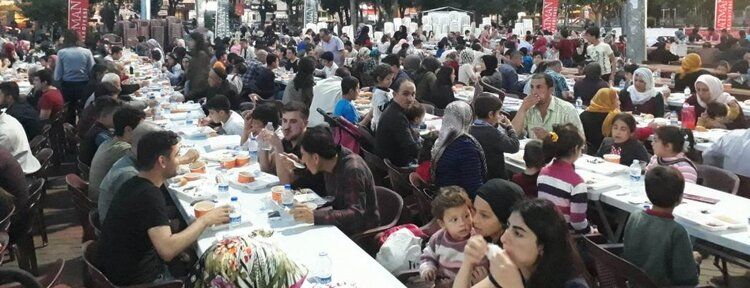 Atatürk parkında ilk iftar