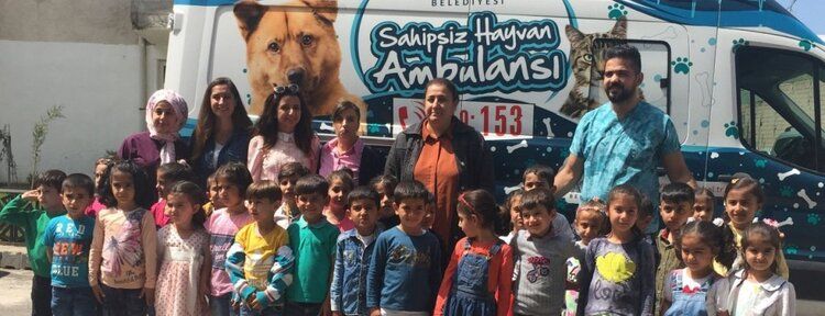Miniklerden belediye hayvan bakım evine ziyaret