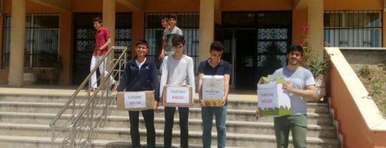 Lise öğrencilerinden anlamlı yardım