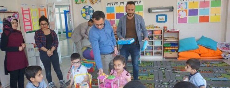 Gercüş'te miniklere oyuncak dağıtıldı