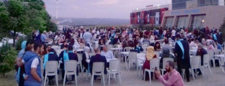 Belediyeden rekor iftarlık dağıtımı