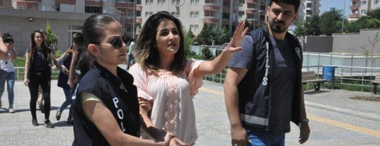 Ofis basan kızlardan 2’si tutuklandı