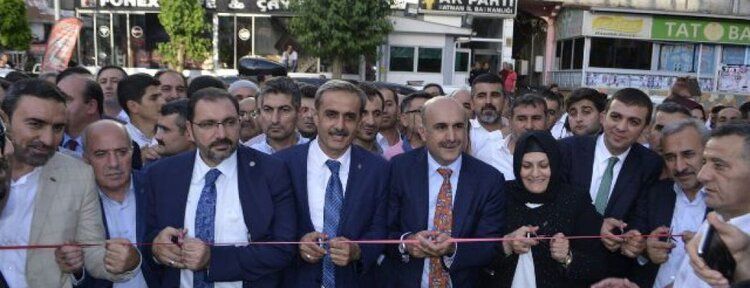 Yoğun Sevgi gösterisinde bulunan vatandaşların COŞKULU KARŞILAMASI