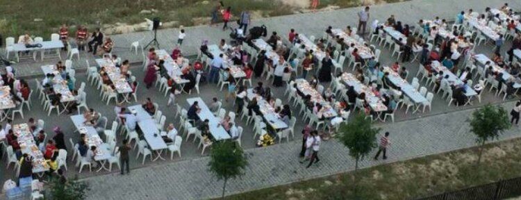 Emekli TOKİ'de iftar yemeği