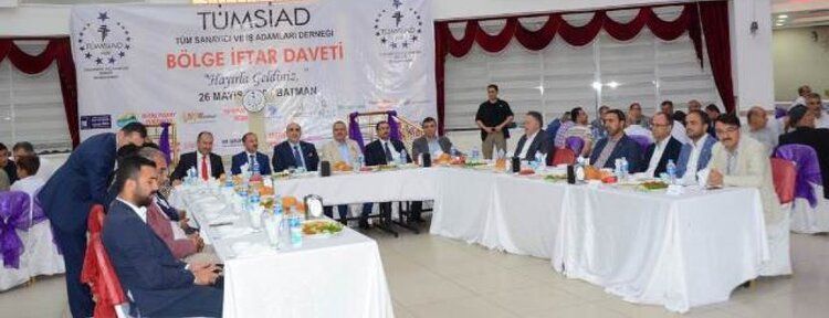 Vali Deniz, TÜMSİAD Batman Şubesi tarafından düzenlenen iftar programına katıldı