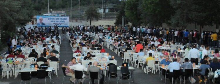 Üniversiteli öğrencilerden Kızılay ve belediyeye teşekkür