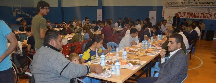 Engelliler iftar programında buluştu