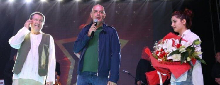 Ahmet Özhan konserine, yağmura rağmen ilgi büyüktü