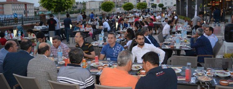 Kimsesiz çocuklar ile muhtaç ailelere yönelik iftar