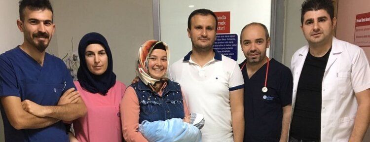28 haftalık 1070 gr doğan bebek dünya hastanesinde hayata tutundu