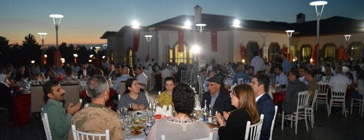 Batman’da "şehit aileleri ve gaziler" onuruna iftar yemeği verildi