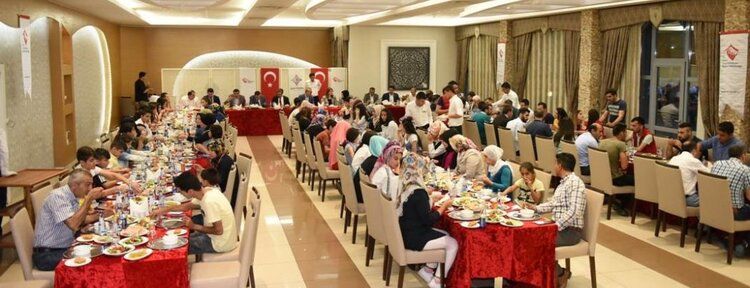Vali Deniz, Aile ve Sosyal Politikalar İl Müdürlüğü tarafından düzenlenen iftar programına katıldı