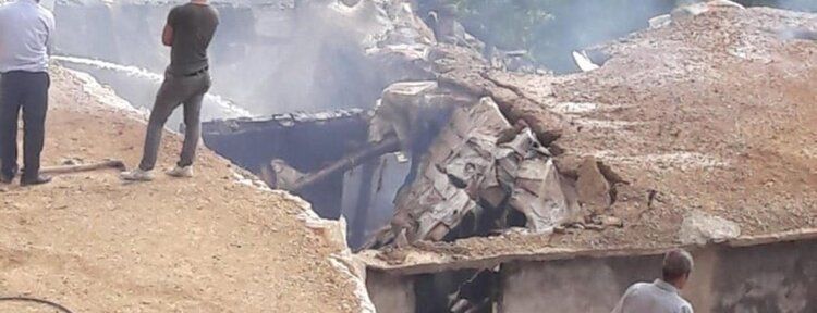 Çıkan yangında kerpiç ev küle döndü