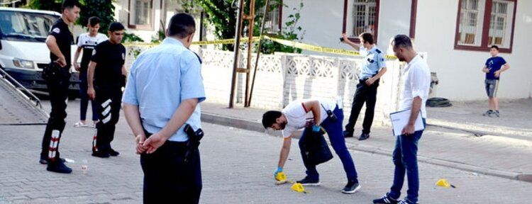 Akrabaların kavgası kanlı bitti : 2 ölü, 3 yaralı