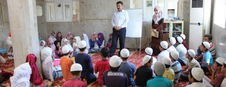 Yaz kurslarımız “Camide Çocuk Sesi Vatanımın Neşesi” sloganıyla başladı