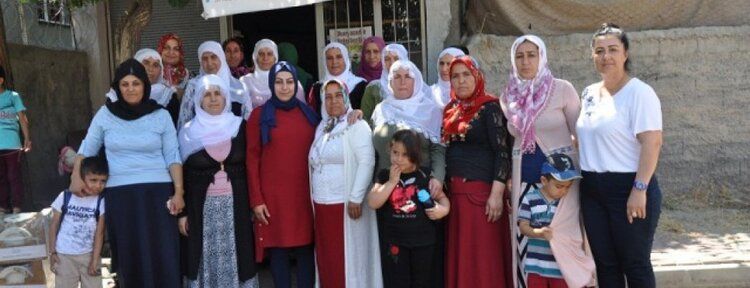 Okuma yazma öğrenen kadınlara belediyeden jest