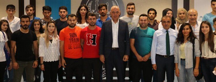 Gençlerden Aksoy’a teşekkür ziyareti