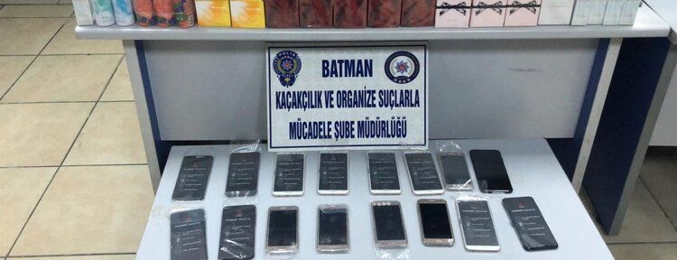 Kaçak telefon ve kozmetik ürünü ele geçirildi