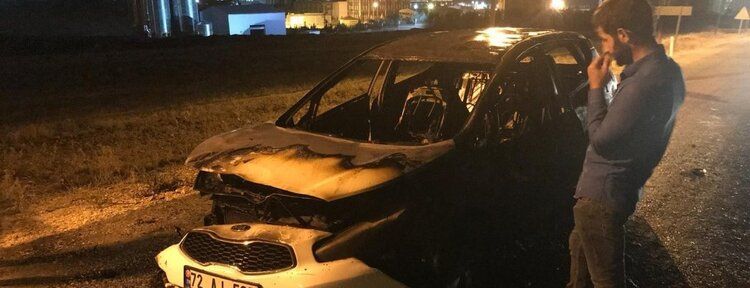 Otomobil seyir hâlinde alev aldı