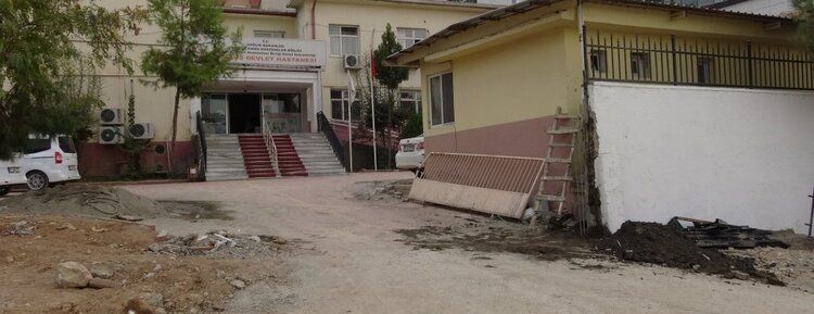 Hastane Duvarı Çöktü