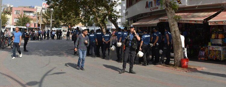 İzinsiz basın açıklamasına polis müdahalesi: 2 gözaltı