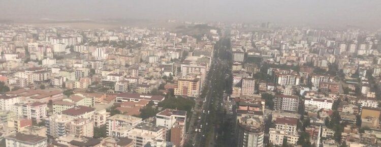 Toz fırtınası şehri etkisine aldı