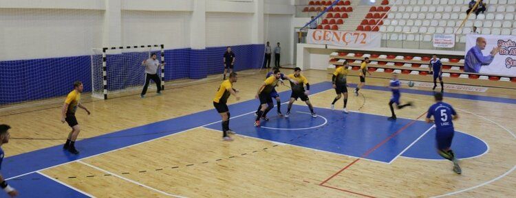 Hentbol takımı dolu dizgin