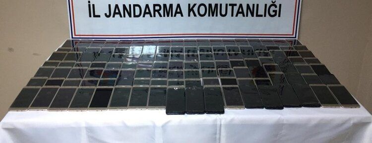Kargo aracında kaçak cep telefonu ele geçirildi