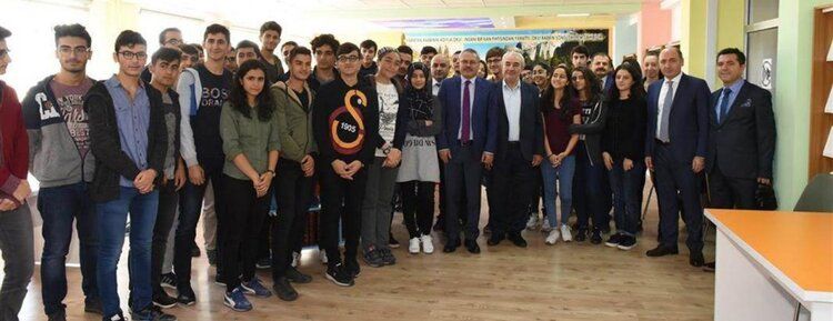 “Eğitim manevi değerlere sahip gençliğin yetişmesinde önemli rol oynuyor”