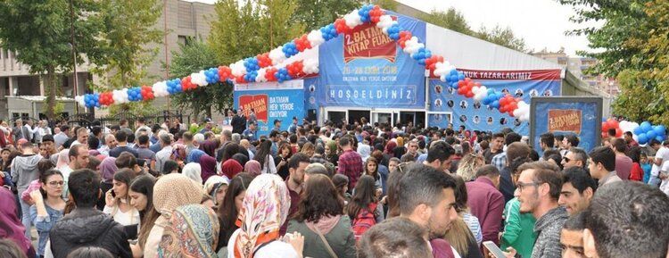 Zamlara rağmen kitap fuarına yoğun ilgi gösterildi