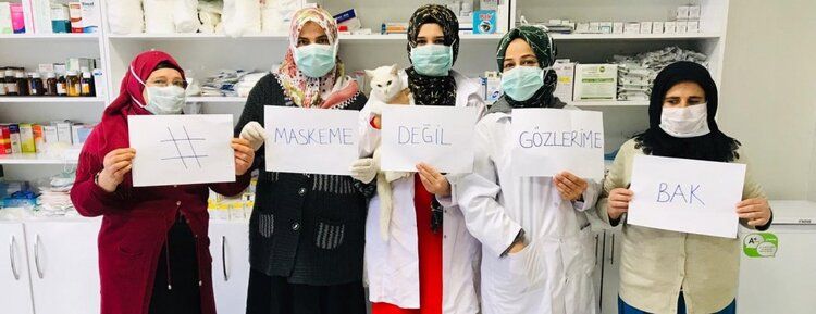 ‘Maskeme değil gözlerime bak’