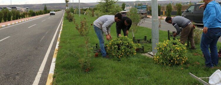 Kavşak ve orta refüjler yeni formlar kazanıyor