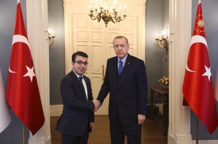 Ak Parti İl başkanı Av.Akif Gür, Batmanlı vatandaşların yeni yılını kutladı.