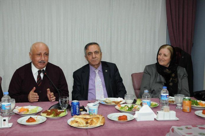 Öğretim görevlisine veda yemeği