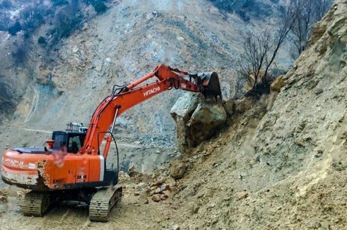 Heyelan nedeniyle kapanan yollar açıldı