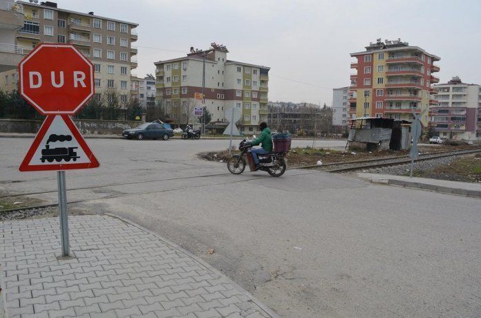 Mahalleli yetkililere seslendi: İlla ölümlü bir kaza mı olması lazım