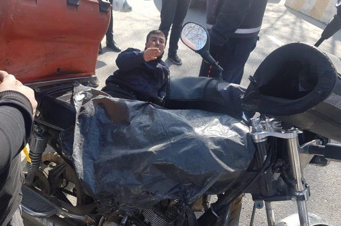 Kargo aracı motosiklete çarptı: Bir yaralı