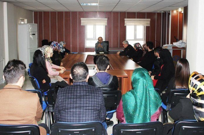 Yeni çiftlere aile eğitimleri veriliyor
