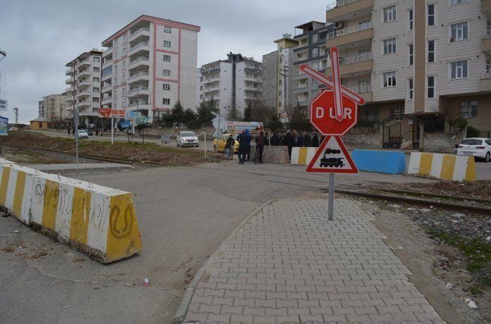 Ulaşım için çözüm isteyen mahalleliye çözümsüzlük geldi