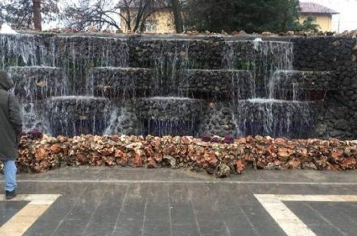 Beşiri çarşısına şelale