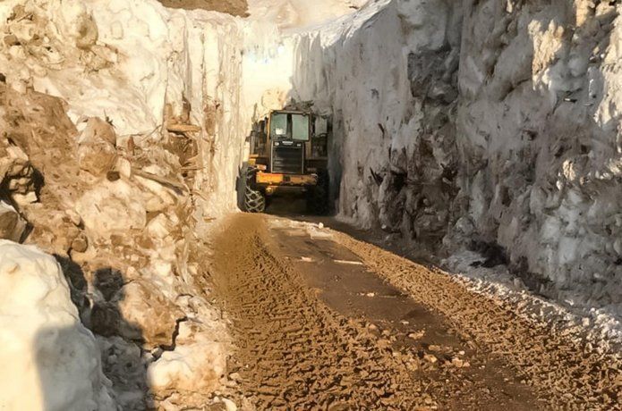 Çığ nedeniyle kapanan yol açıldı