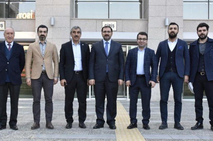 AK Parti seçim listelerini seçim kuruluna teslim etti