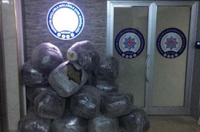 Saman balyalarının içinden 215 kilogram esrar çıktı