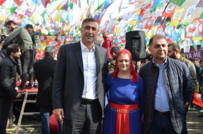 Lokal açılışı mitinge dönüştü