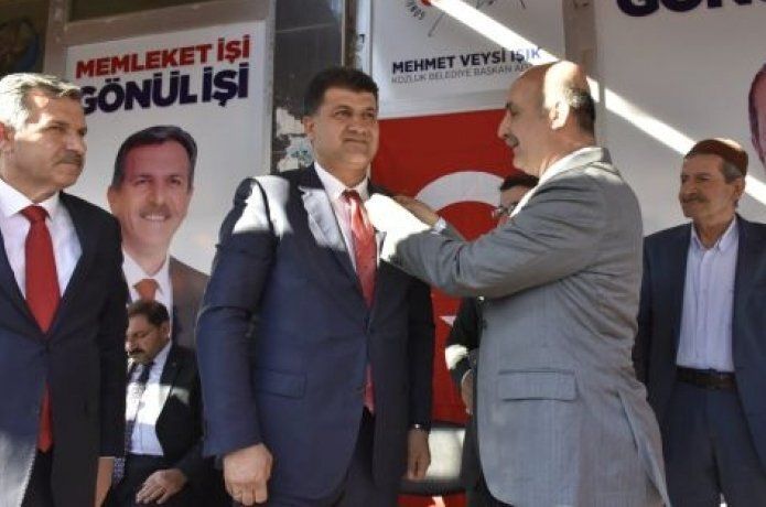 İhraç edildiği partiye döndü