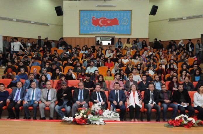 Batman Üniversitesi’nde “Milletin Sesi Mehmet Akif” konulu panel düzenlendi
